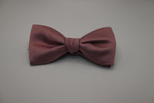 Load image into Gallery viewer, Solid Pre-Tied Bowties