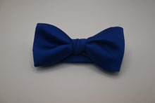 Load image into Gallery viewer, Solid Pre-Tied Bowties