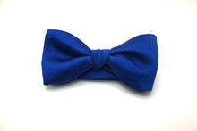 Load image into Gallery viewer, Solid Pre-Tied Bowties