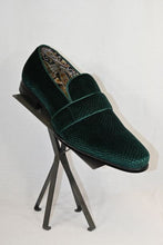 Load image into Gallery viewer, Green Velvet Shoe