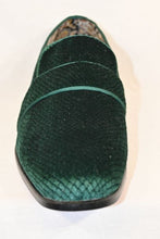 Load image into Gallery viewer, Green Velvet Shoe