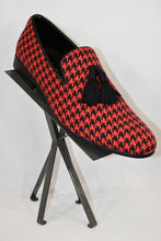 Load image into Gallery viewer, Red and Black Houndstooth Shoe